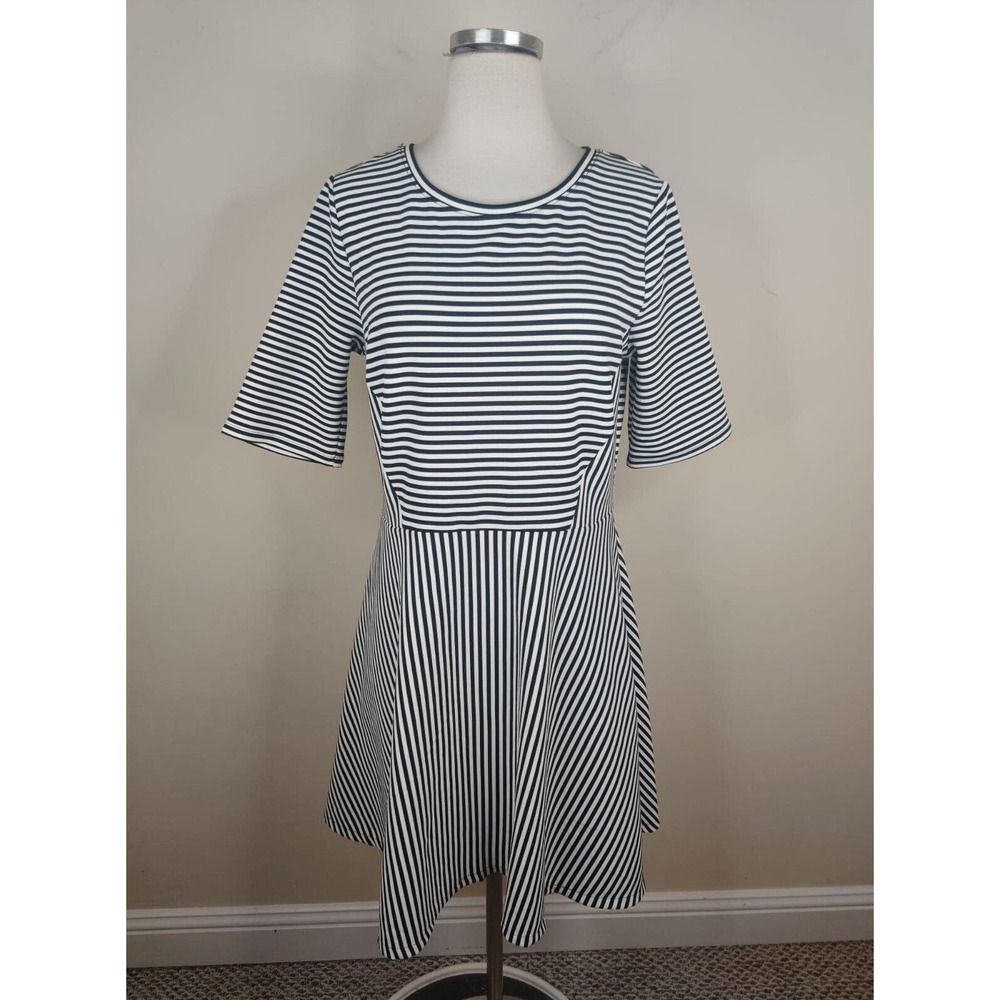 Apt 9 Dress w Pockets Striped Black White Fit & Flare